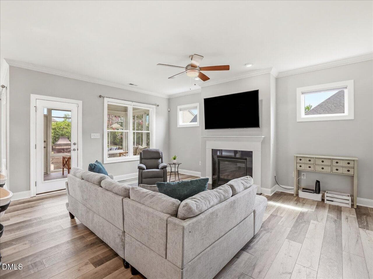 16-Living Room - 2907 Meadow Bluffs Way, Fuquay Varina, NC 27526