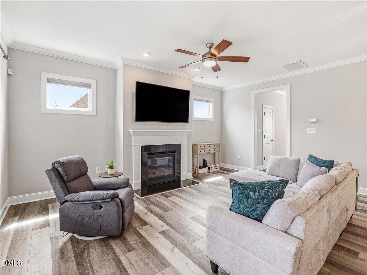 18-Living Room - 2907 Meadow Bluffs Way, Fuquay Varina, NC 27526