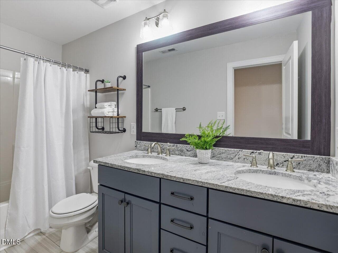 54-Hall Bath - 2907 Meadow Bluffs Way, Fuquay Varina, NC 27526