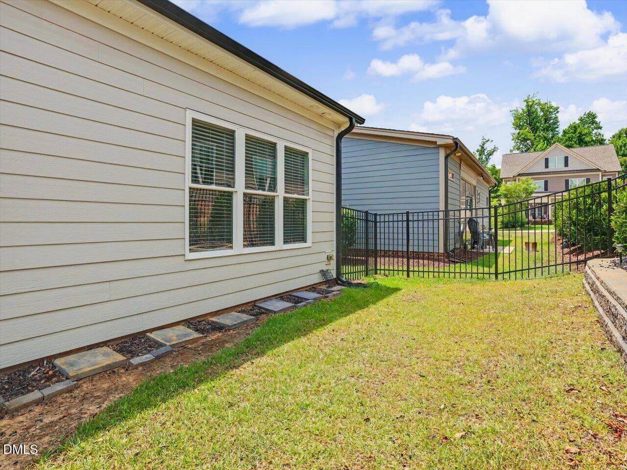 70-Backyard - 2907 Meadow Bluffs Way, Fuquay Varina, NC 27526