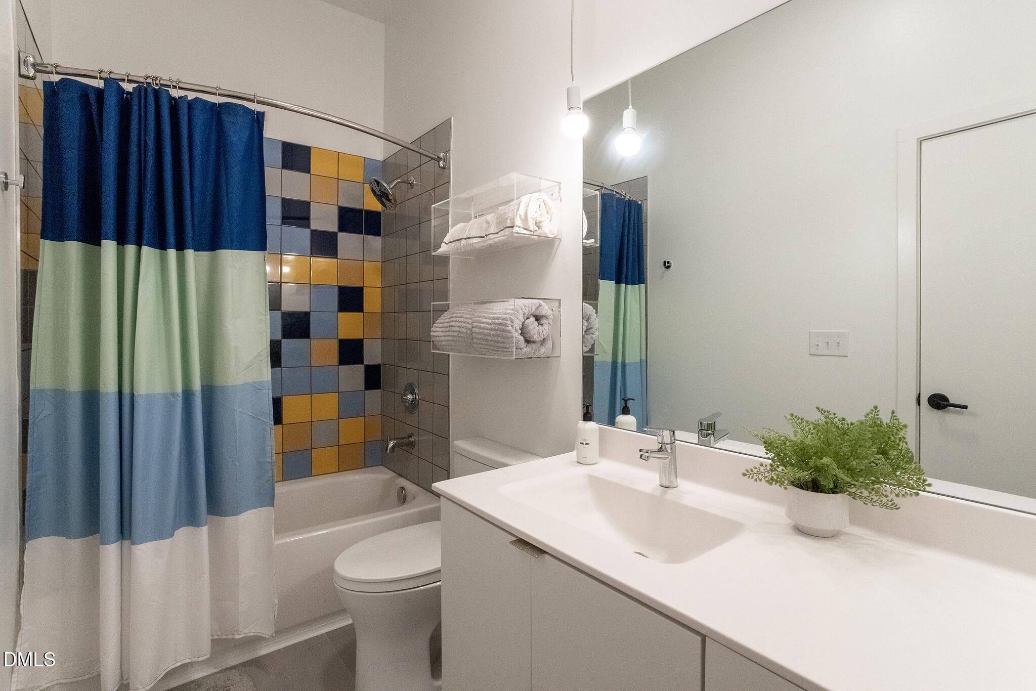 Full bathroom - 600 S Duke Street, Durham, NC 27701, Durham