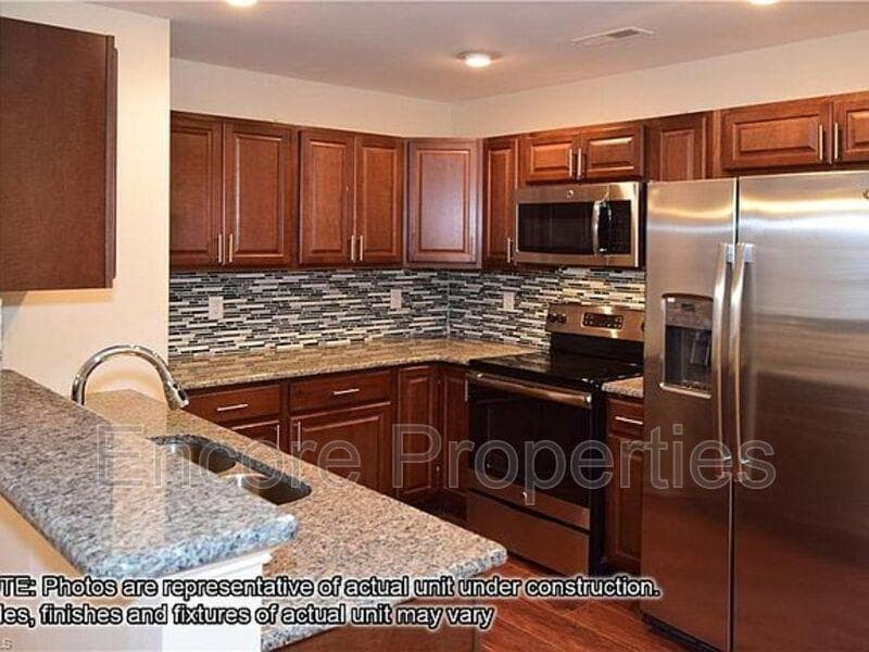 Photo #1 - 2608 Pennoak Way H, Greensboro, NC 27407