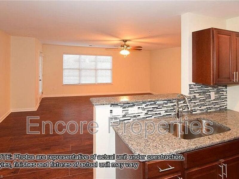 Photo #2 - 2608 Pennoak Way H, Greensboro, NC 27407