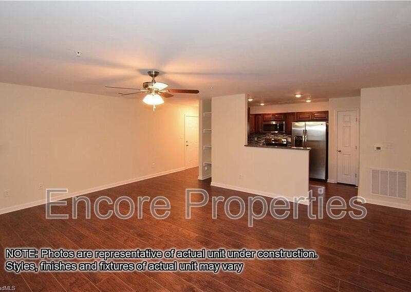 Photo #3 - 2608 Pennoak Way H, Greensboro, NC 27407