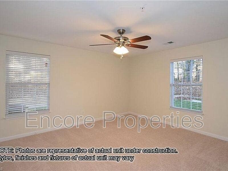 Photo #4 - 2608 Pennoak Way H, Greensboro, NC 27407