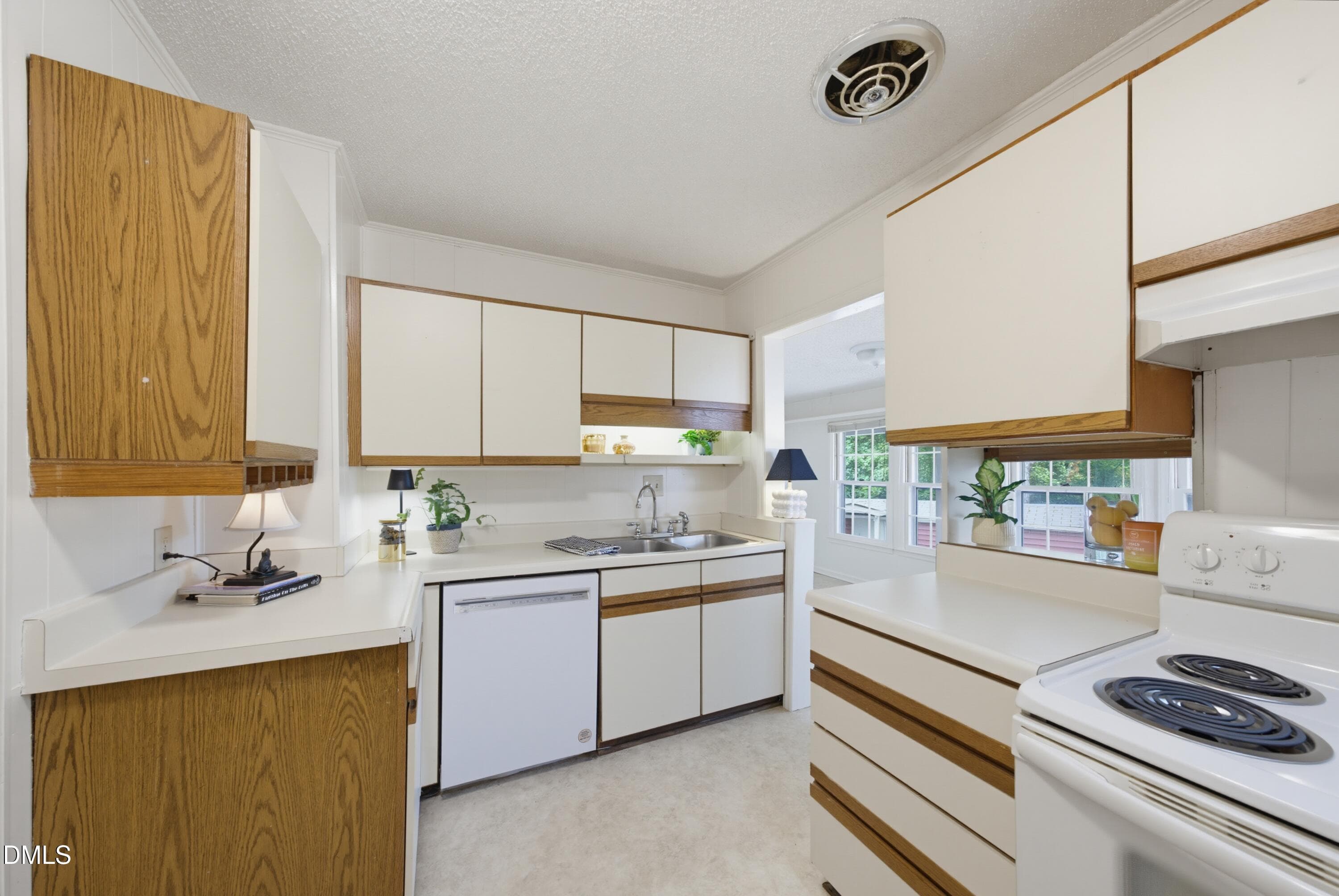 Kitchen - 306 Plainview Avenue, Raleigh, NC 27604, Raleigh