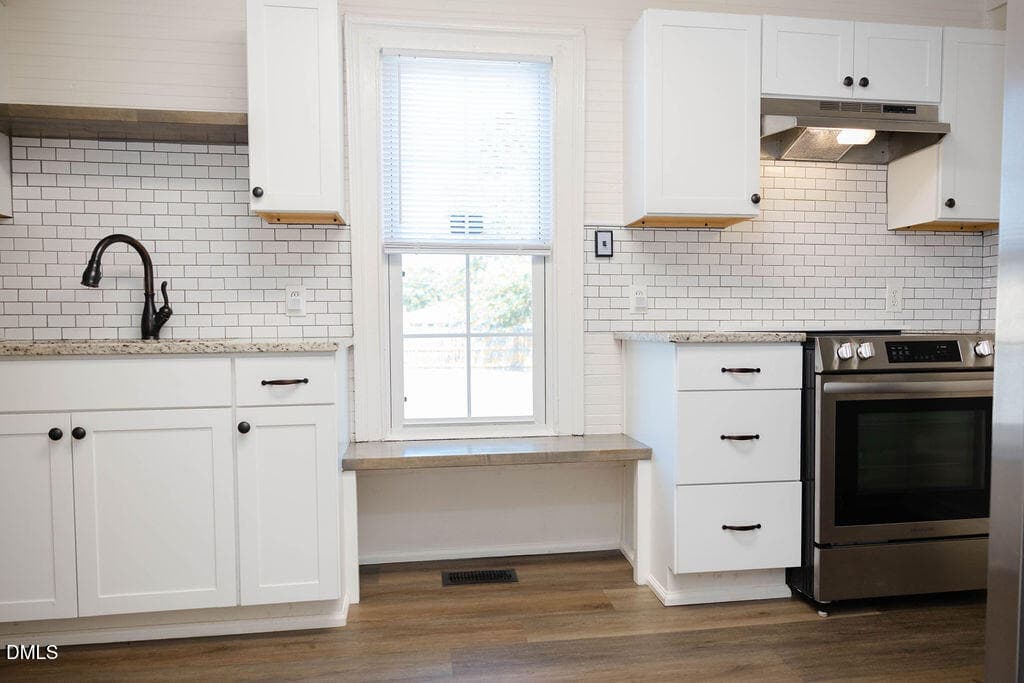 Kitchen view - 706 S Magnolia, Dunn, NC 28334