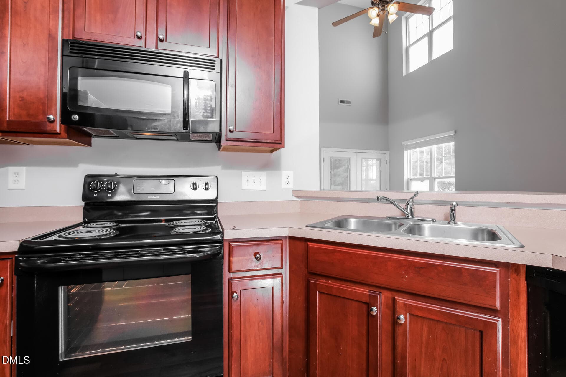 009-photo-kitchen-15518008 - 3213 Whispernut Lane, Zebulon, NC 27597