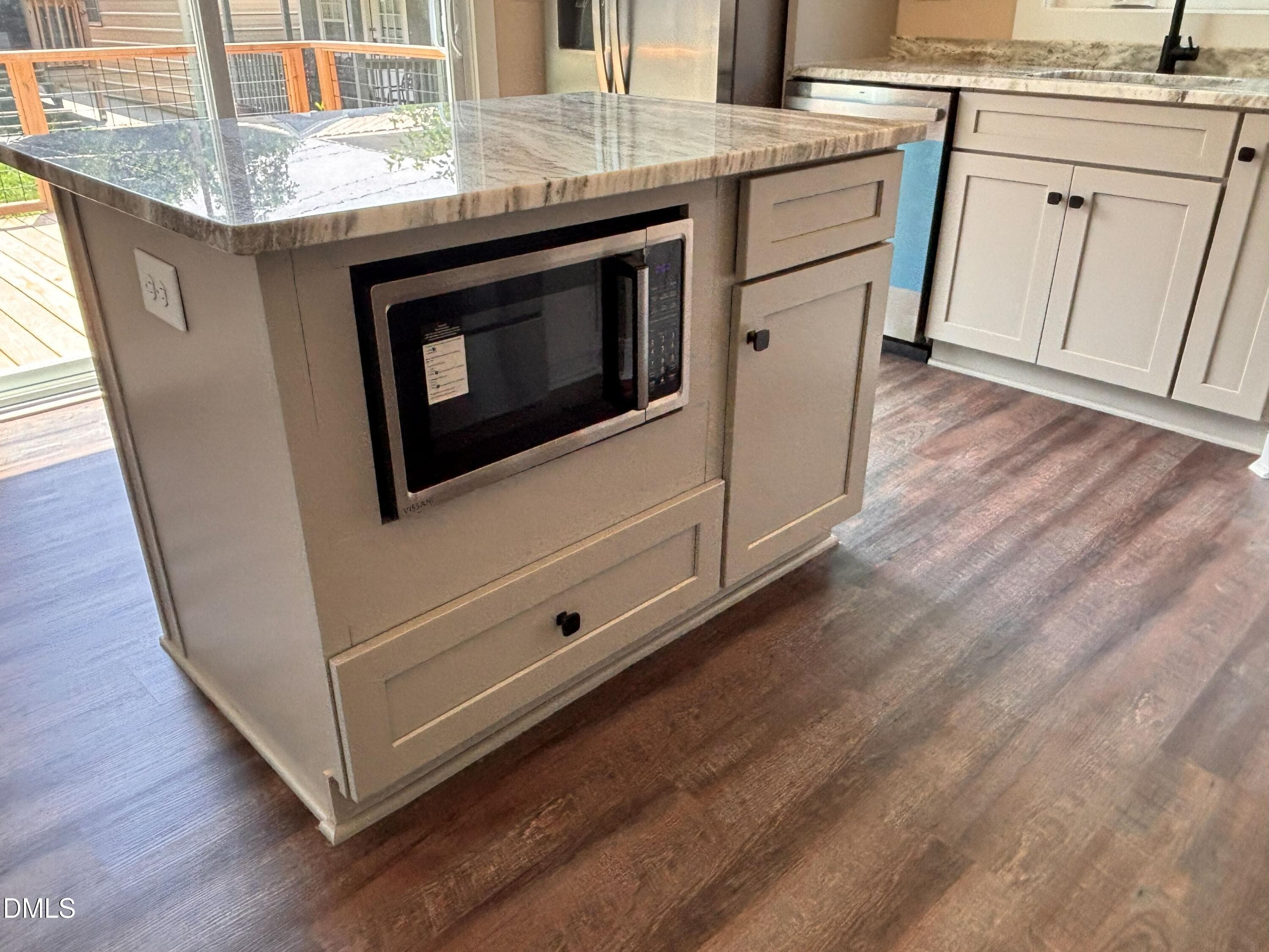 11microwave - 402 Poplar Street, Graham, NC 27253