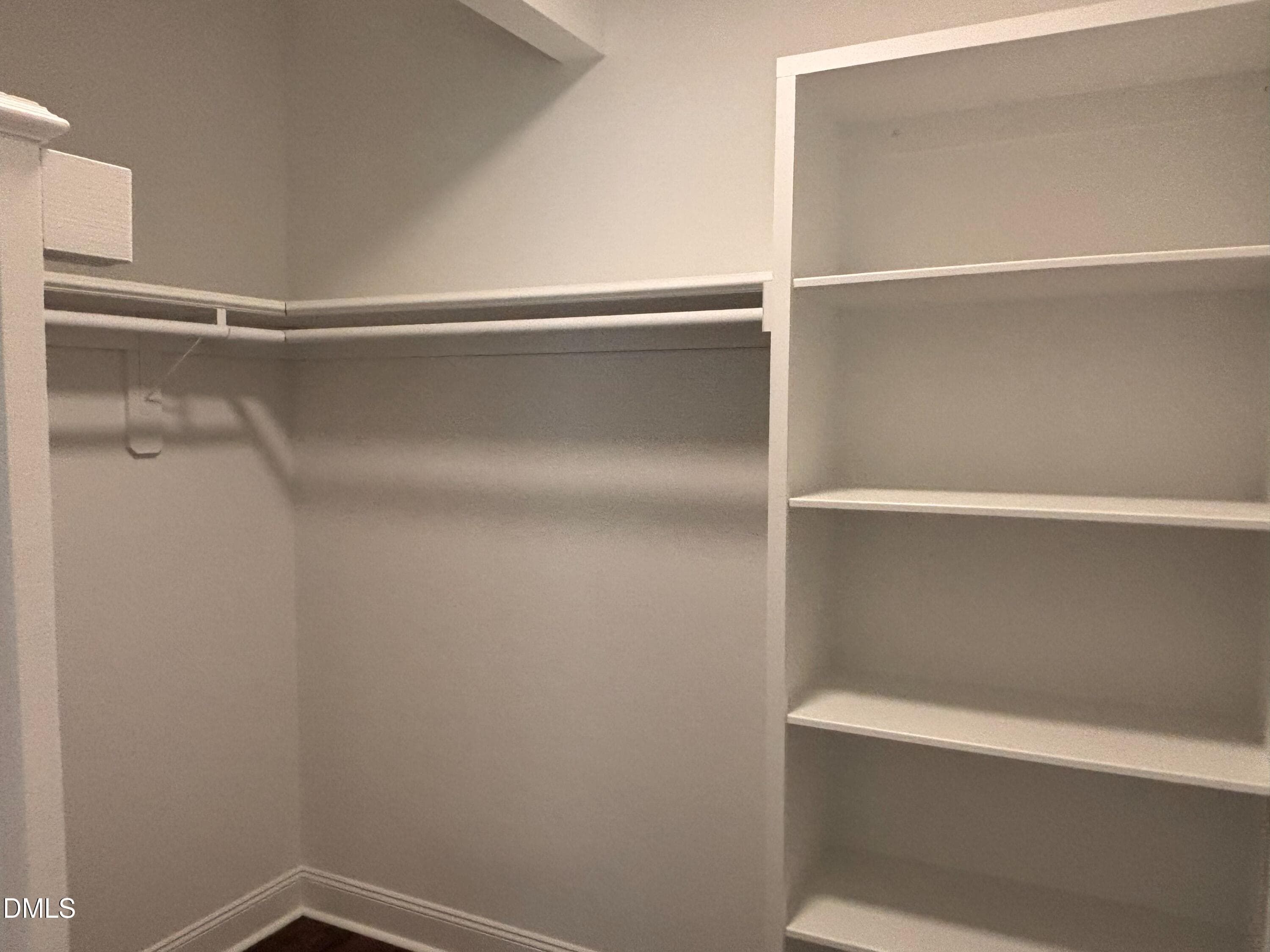 17closet - 402 Poplar Street, Graham, NC 27253