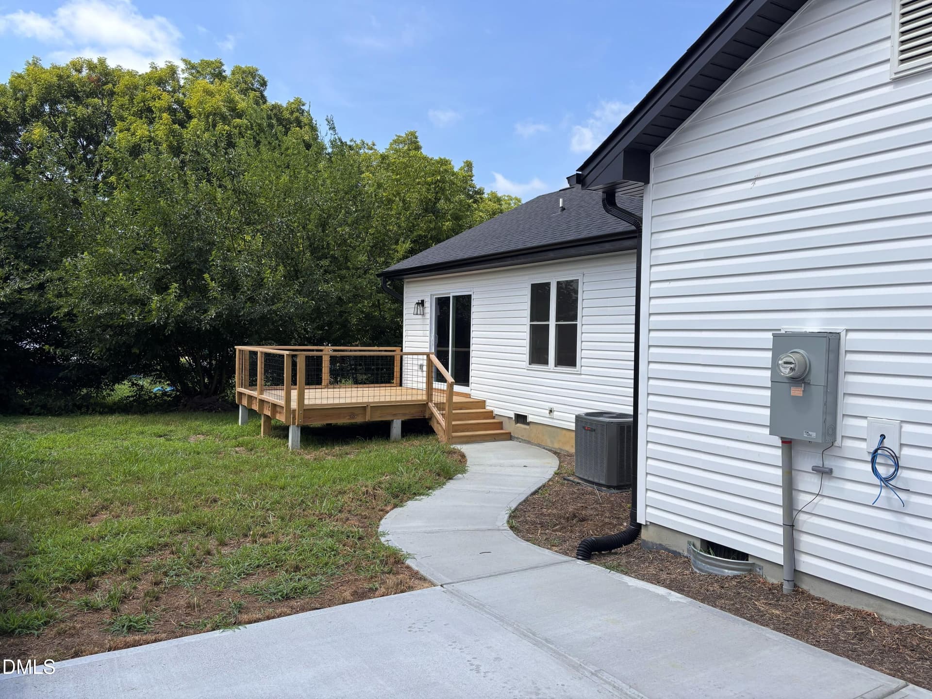 26sideyd - 402 Poplar Street, Graham, NC 27253