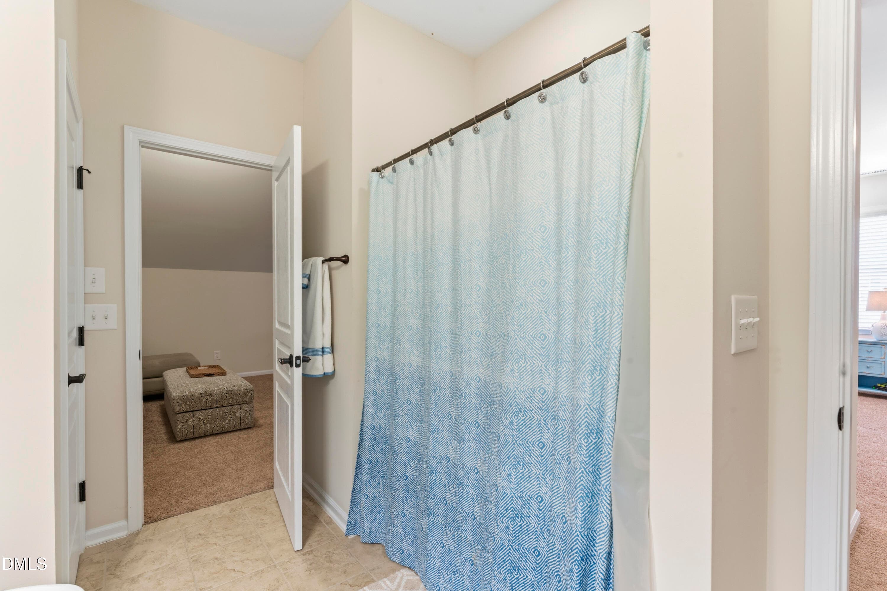 Full Bathroom Upstairs - 10100 Barnhart Way, Raleigh, NC 27617, Raleigh