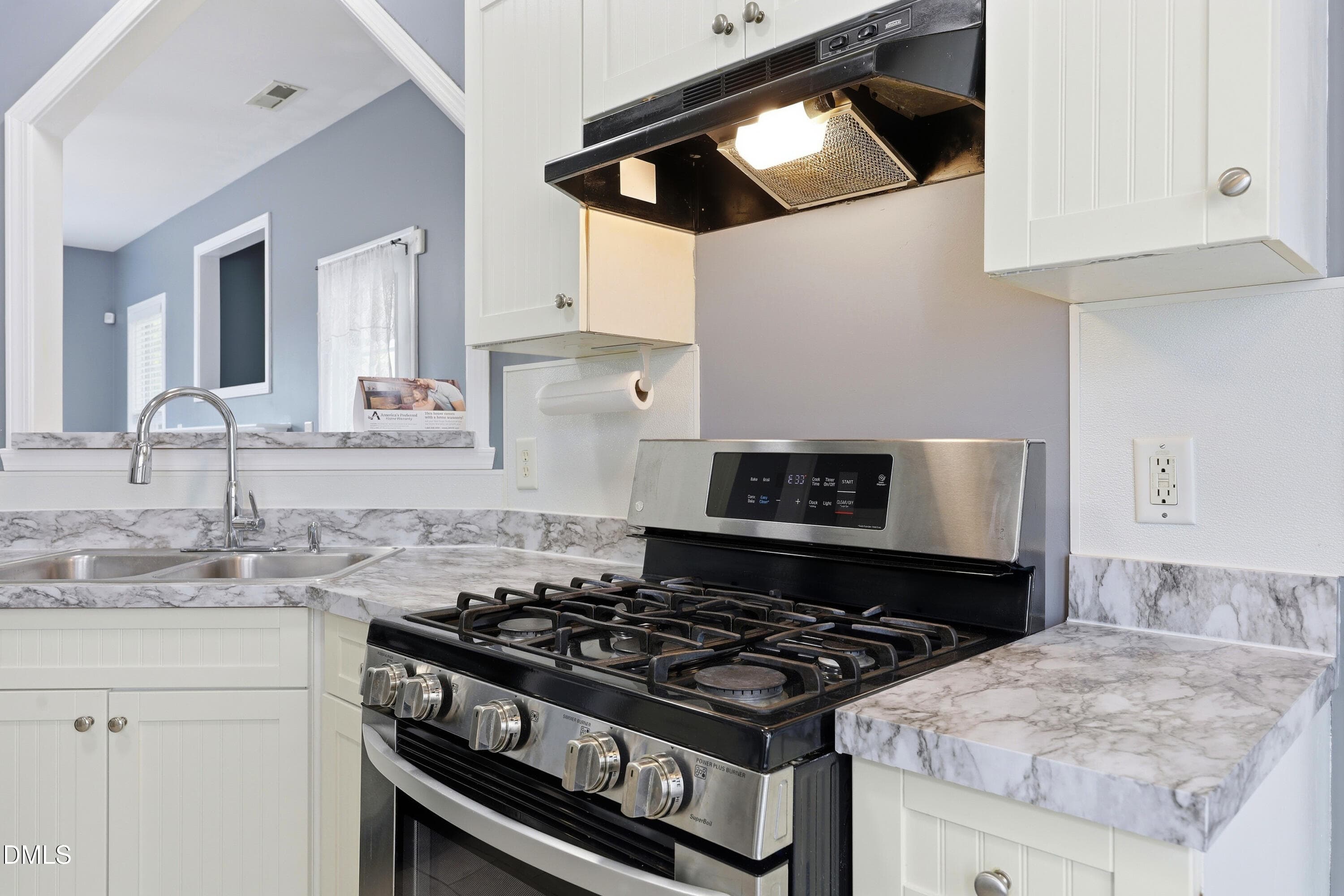 7028 Kitchen Stove - 7028 Barlows Knoll Street, Raleigh, NC 27610, Raleigh