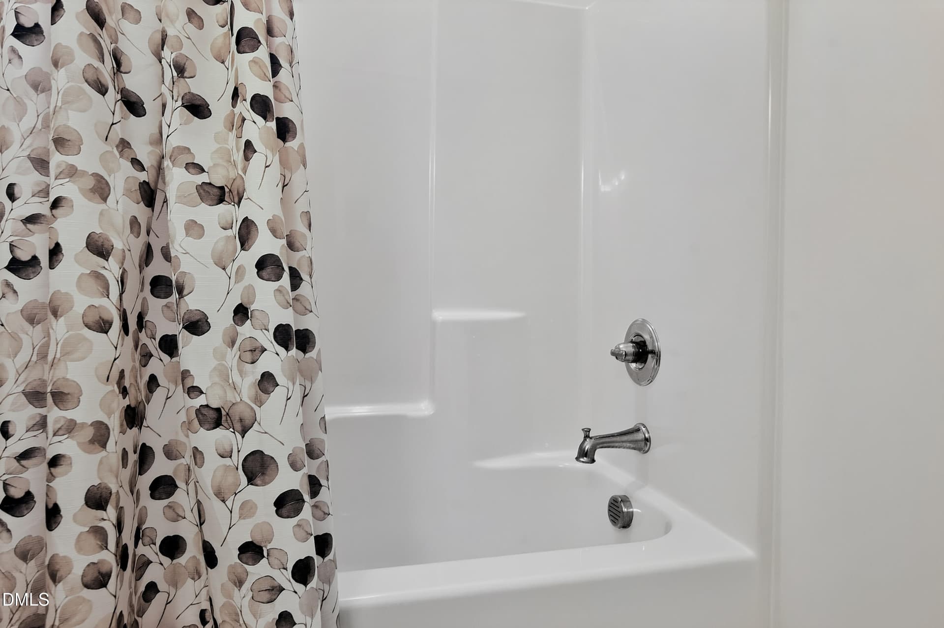 Ensuite Bath - 197 Silverside Drive, Angier, NC 27501