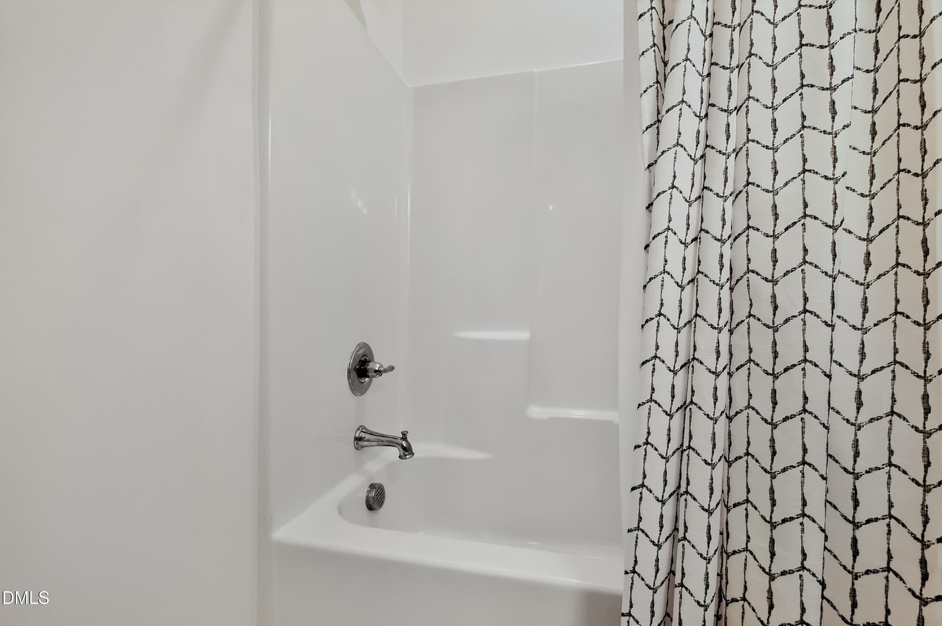 Second Floor Full Bath - 197 Silverside Drive, Angier, NC 27501
