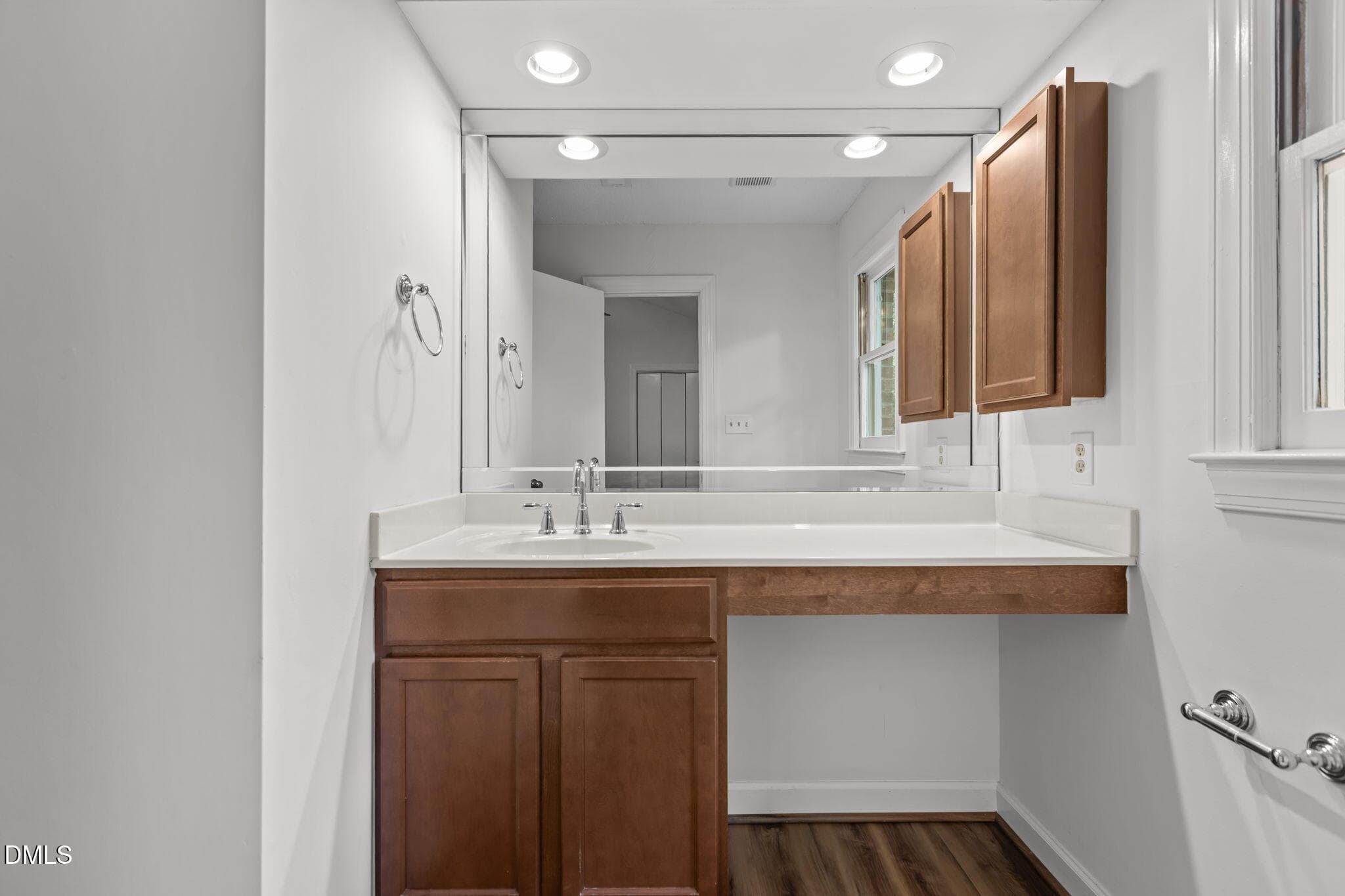 23-web-or-mls-2N6A0895 - 500 W Woodcroft Parkway 18c, Durham, NC 27713, Durham