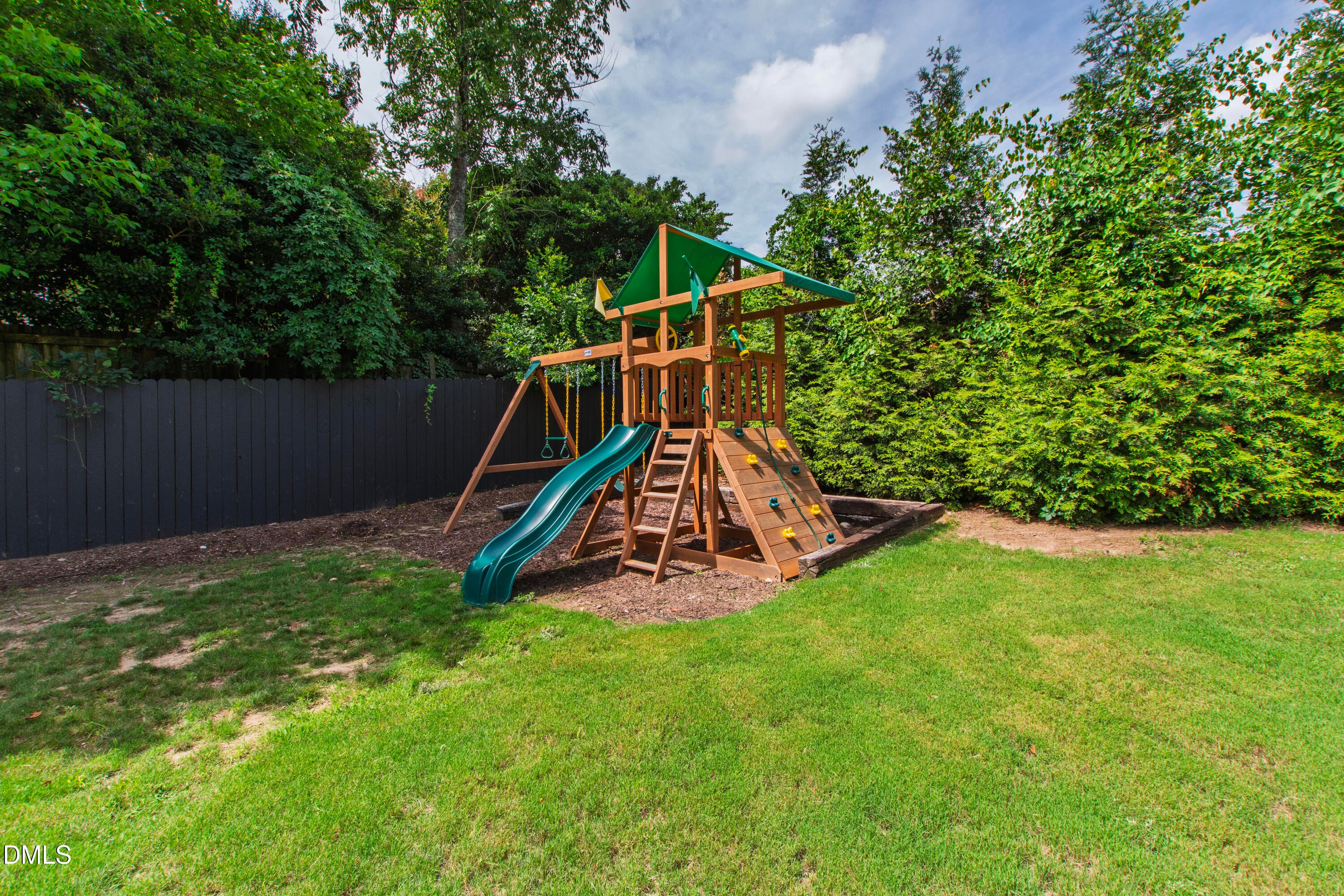 Sandlewood (74) - 5021 Sandlewood Drive, Raleigh, NC 27609, Raleigh