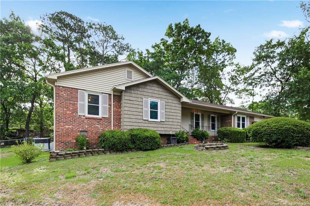 Photo 2 - 1712 Valley Ridge Drive, Fayetteville, NC 28303