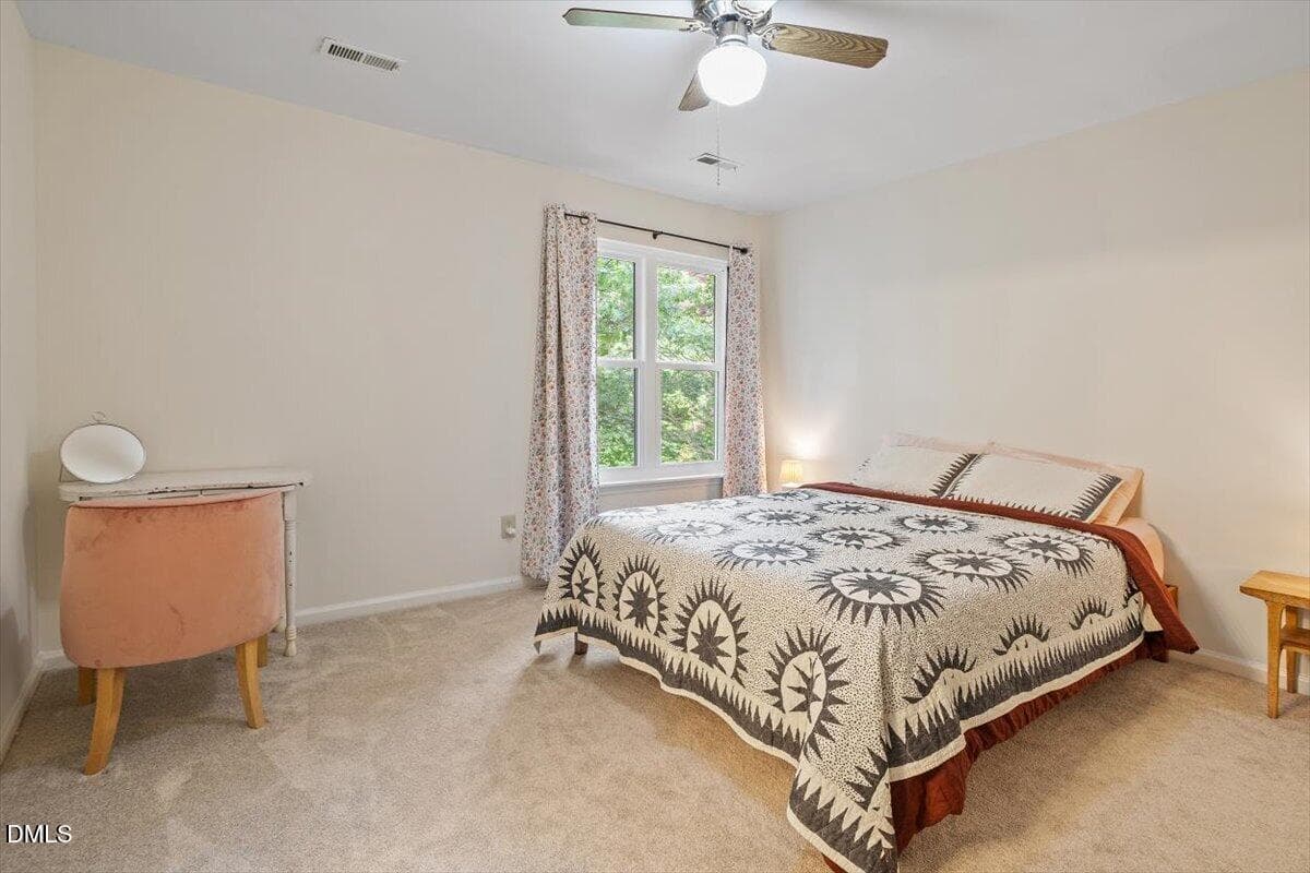 30-104 Sir Richard Ln [3223874]_07150202 - 104 Sir Richard Lane, Chapel Hill, NC 27517, Chapel Hill