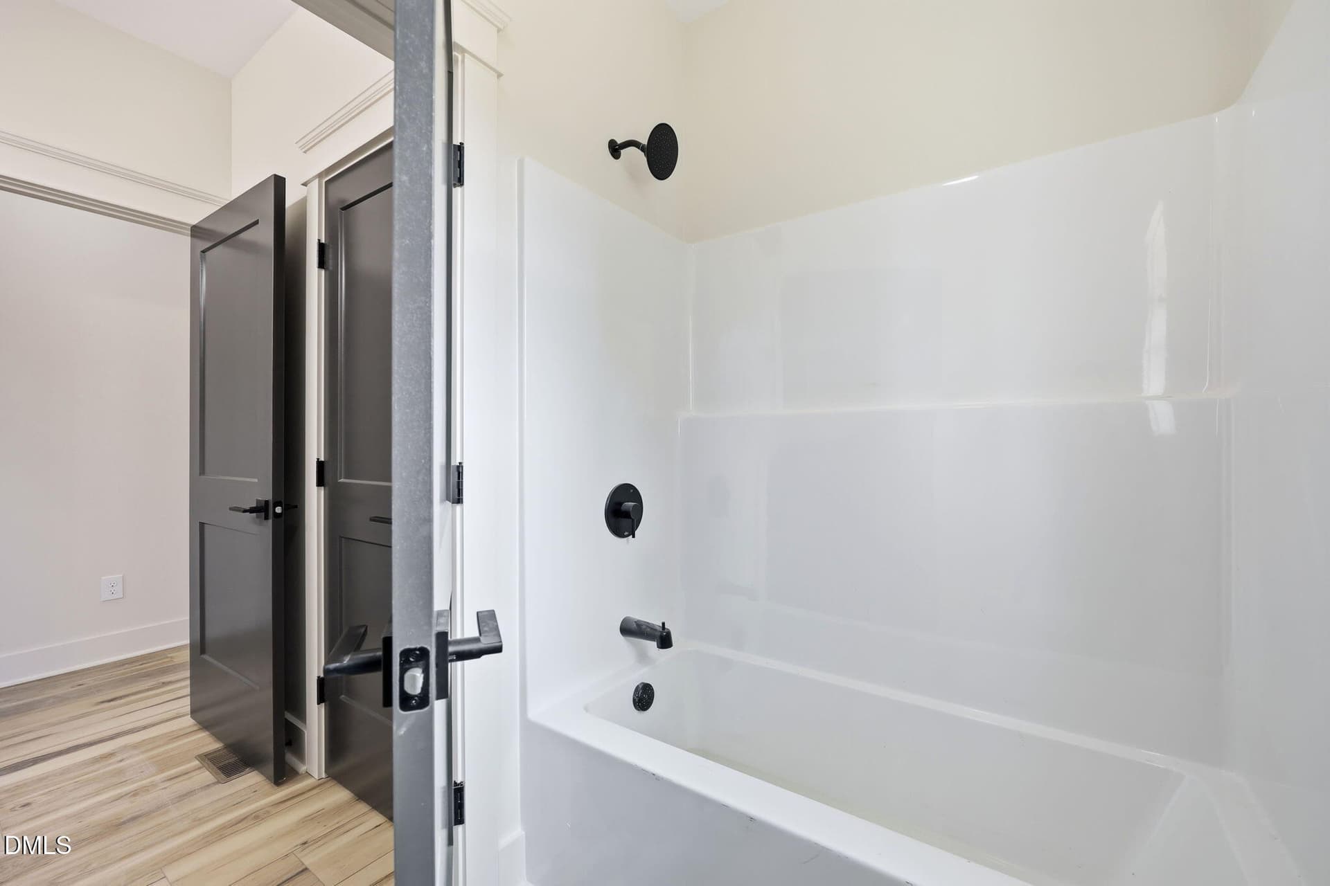 1520-pack-lane-mebane-nc-full-bathroom.j - 1520 Pack Lane, Mebane, NC 27302