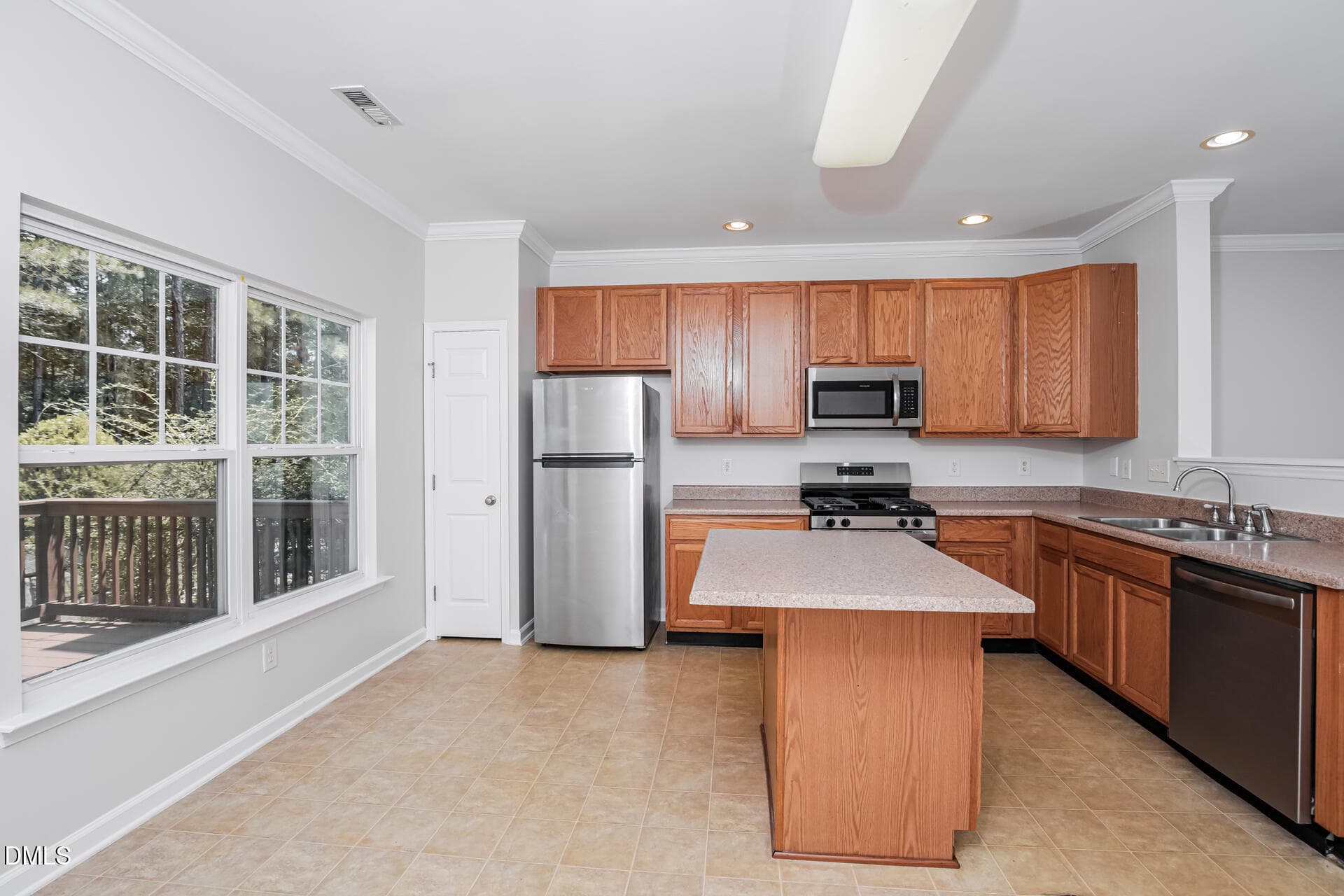 008-photo-Kitchen-85c25a42-2fa6-4a69-ae1 - 11916 Field Towne Lane, Raleigh, NC 27614, Raleigh