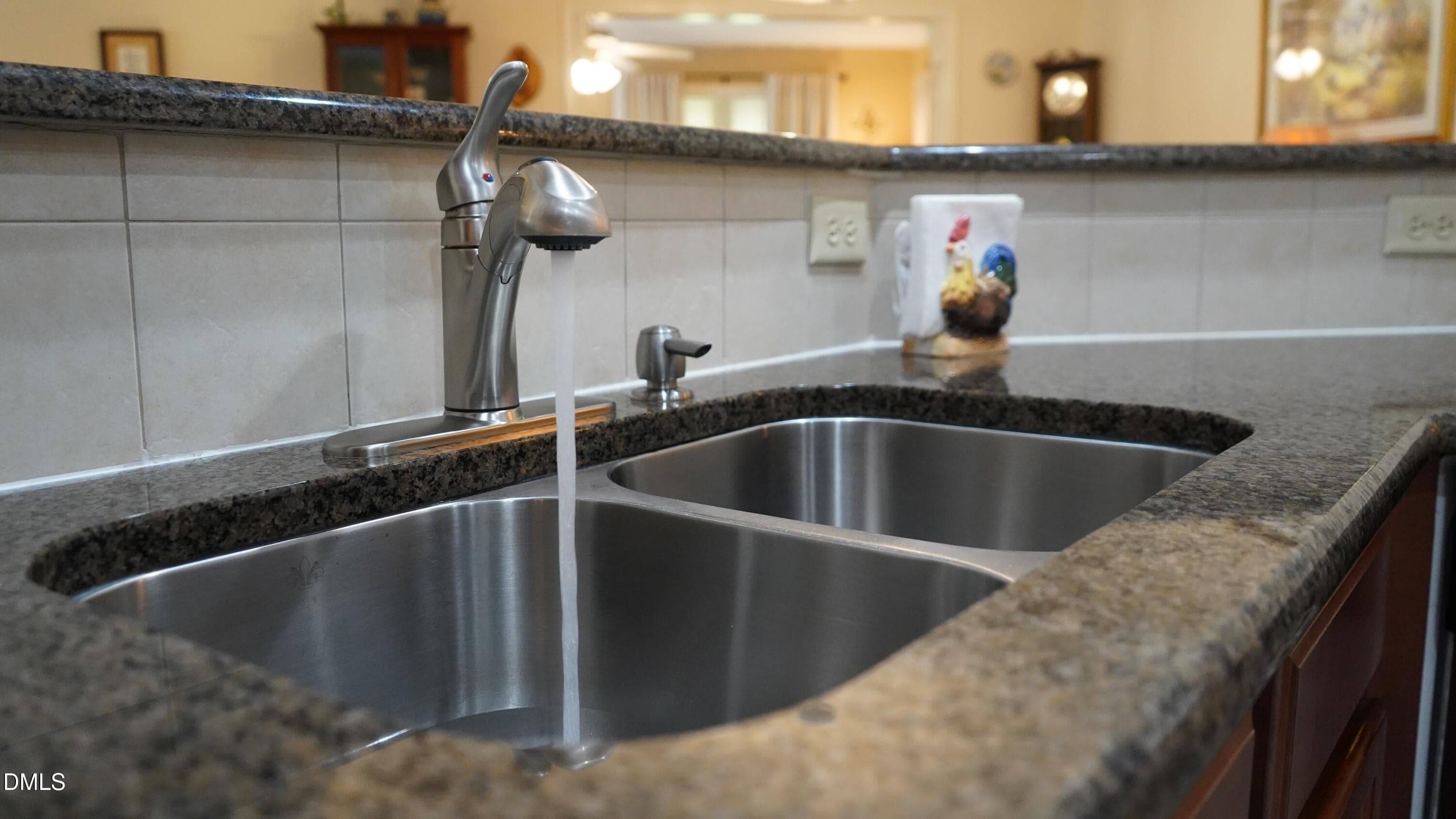 Tile Backsplash. - 45 Glenfield Drive, Dunn, NC 28334