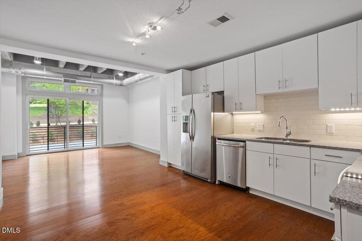 09-1300 St Marys St unit 207 [3006833]_0 - 1300 Saint Marys Street 207, Raleigh, NC 27605, Raleigh