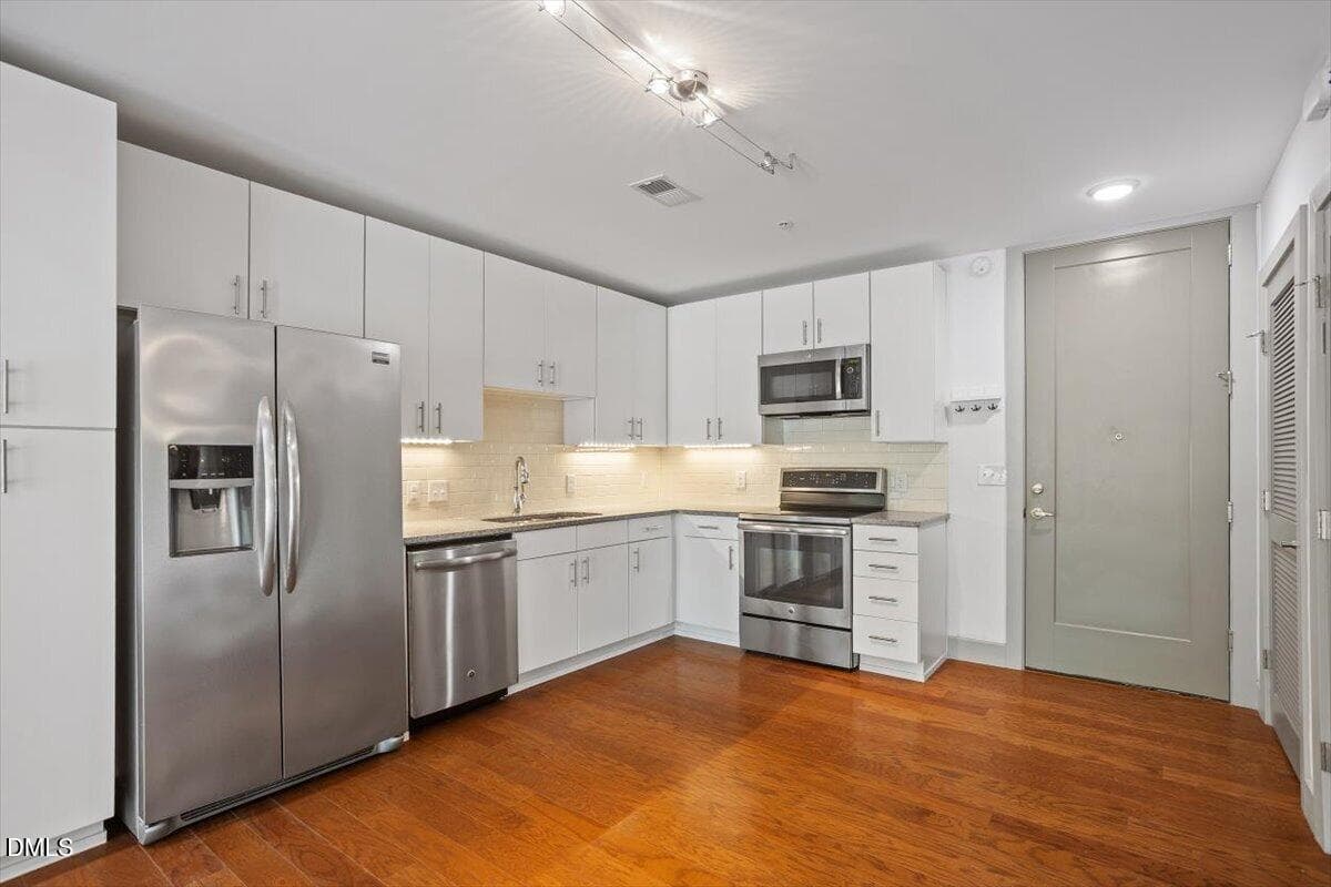 10-1300 St Marys St unit 207 [3006833]_1 - 1300 Saint Marys Street 207, Raleigh, NC 27605, Raleigh