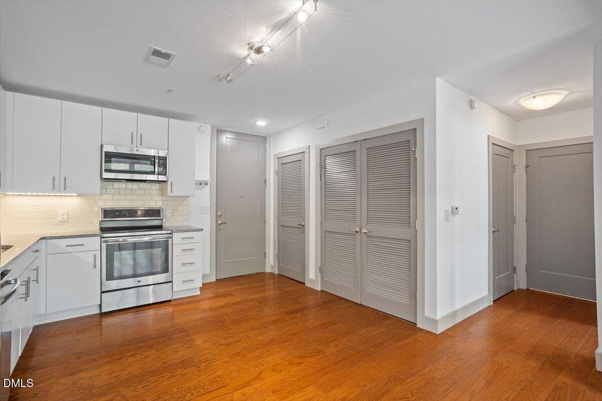 11-1300 St Marys St unit 207 [3006833]_1 - 1300 Saint Marys Street 207, Raleigh, NC 27605, Raleigh