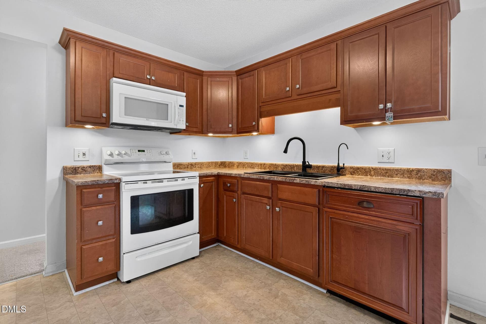 15-Kitchen-211_Courtland_Drive_Lyman_Rea - 211 Courtland Drive, Angier, NC 27501