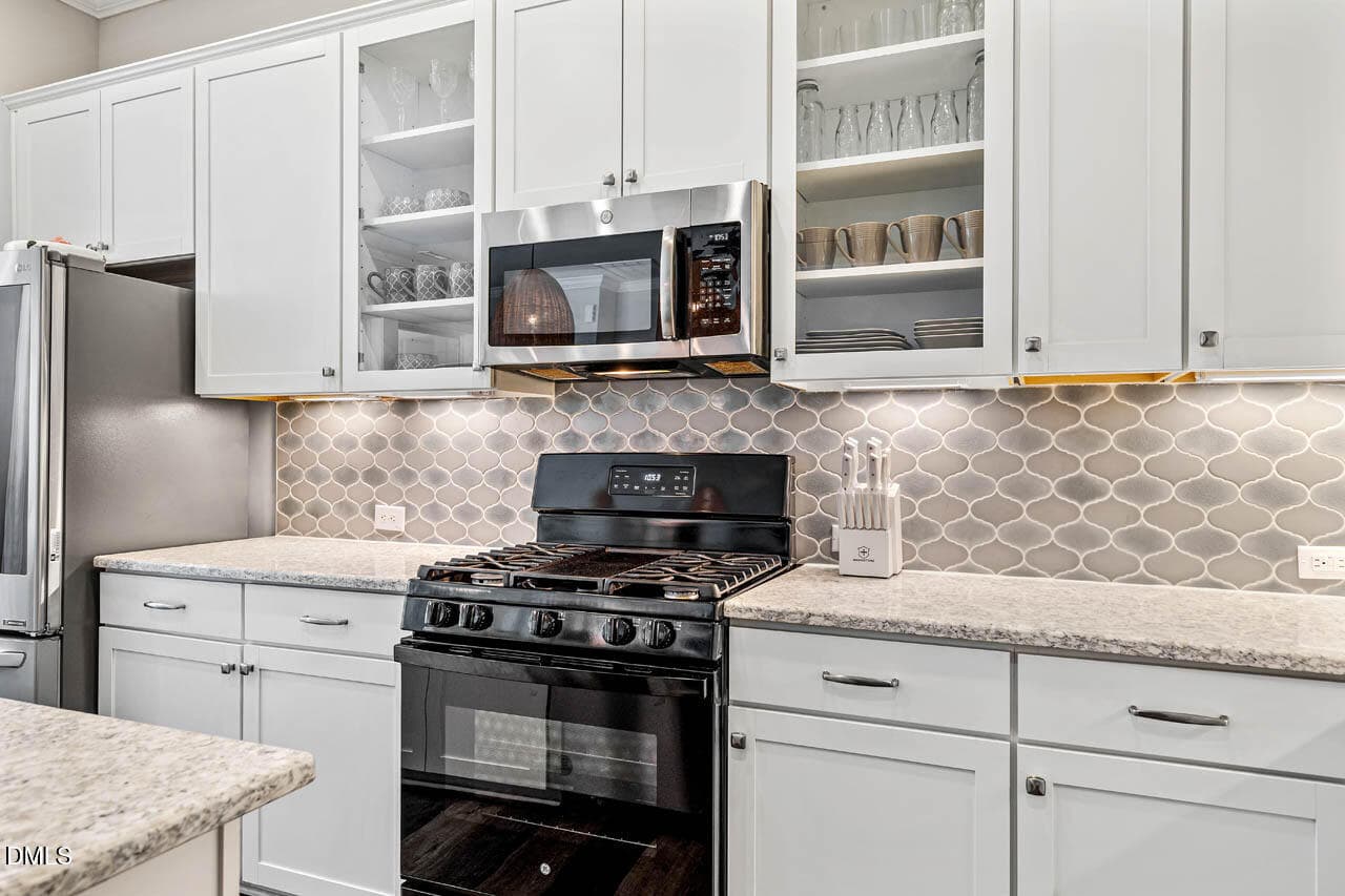 Upgraded Quartz Counters & Backsplash - 93 Abercorn Circle, Chapel Hill, NC 27516, Chapel Hill
