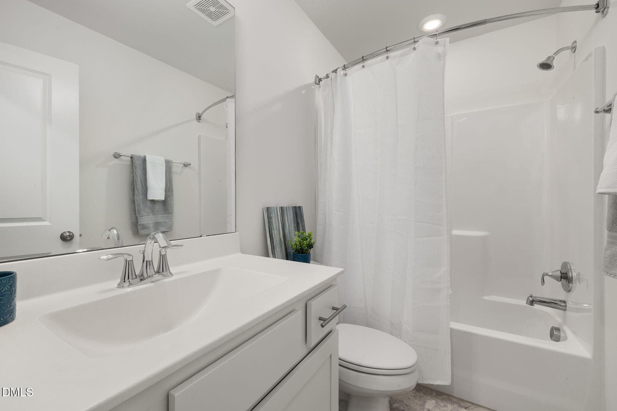Hall Bathroom - 905 Holly Bluff Lane, Durham, NC 27713, Durham