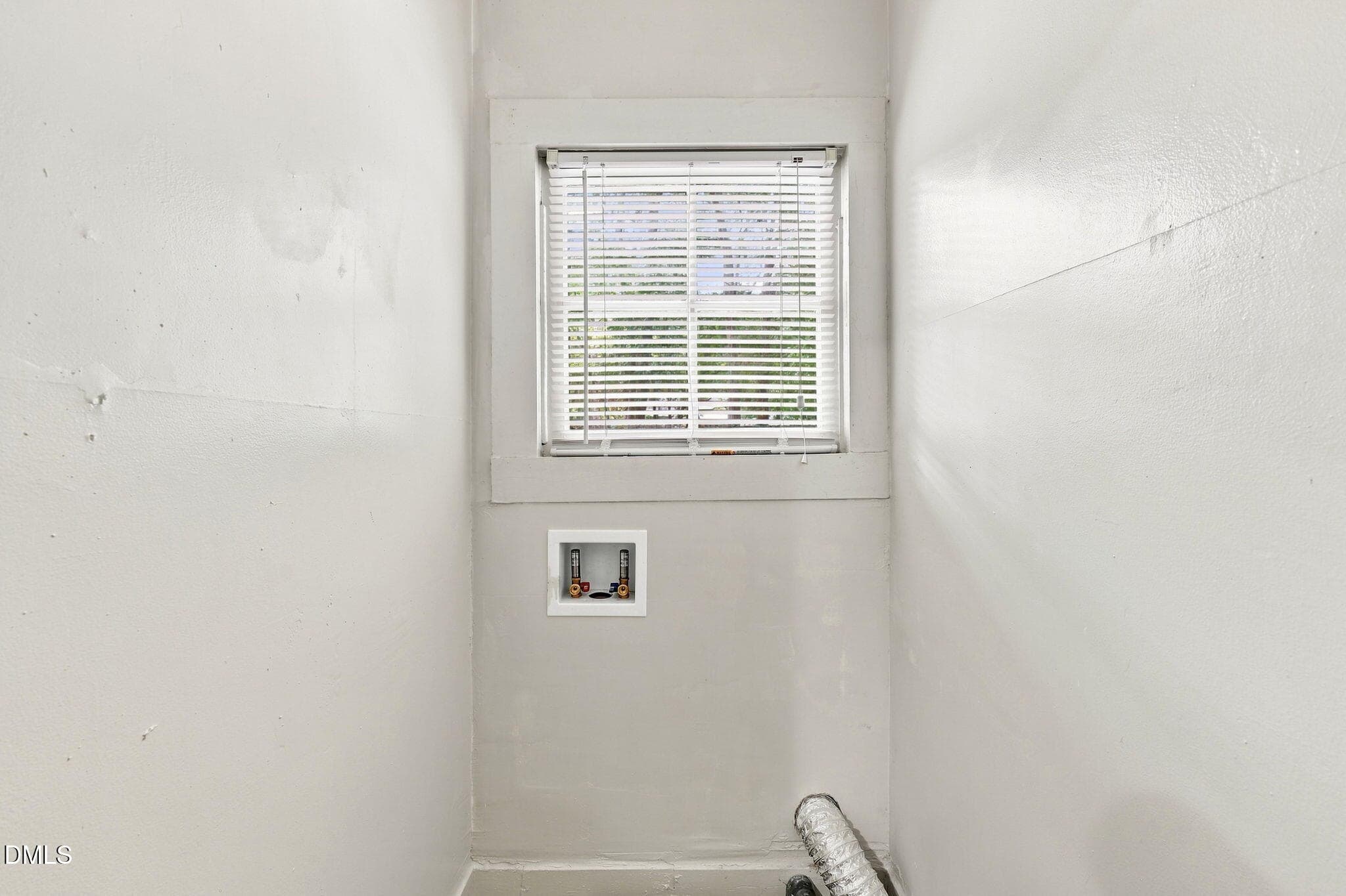 Laundry Closet - 820 W Knox Street, Durham, NC 27701, Durham