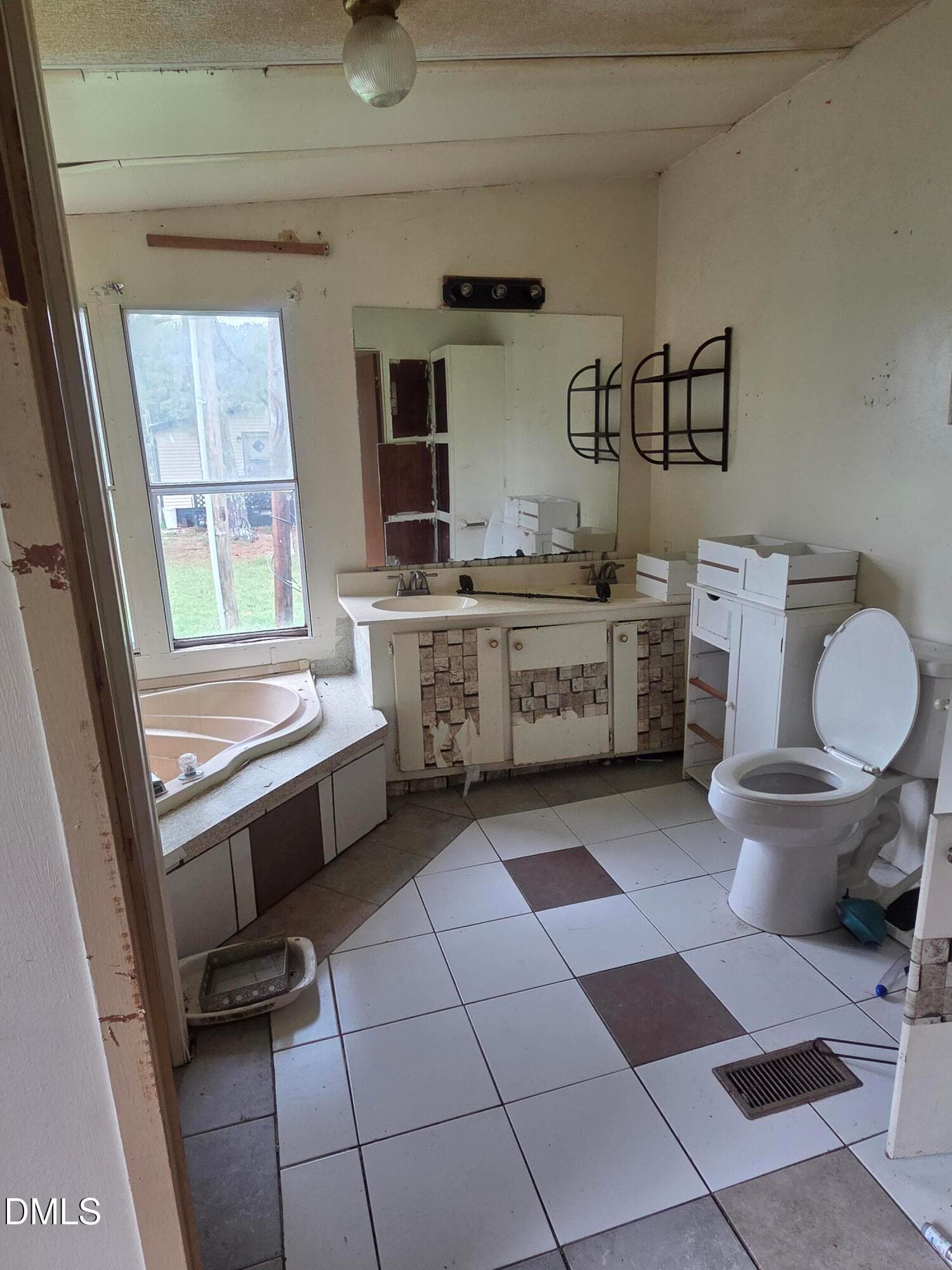PrimaryBth1 - 109 Bolton Lane, Warrenton, NC 27589, Warrenton