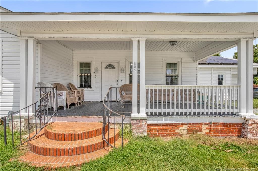 Front Porch - 305 E 11th Street, Lumberton, NC 28358, Lumberton
