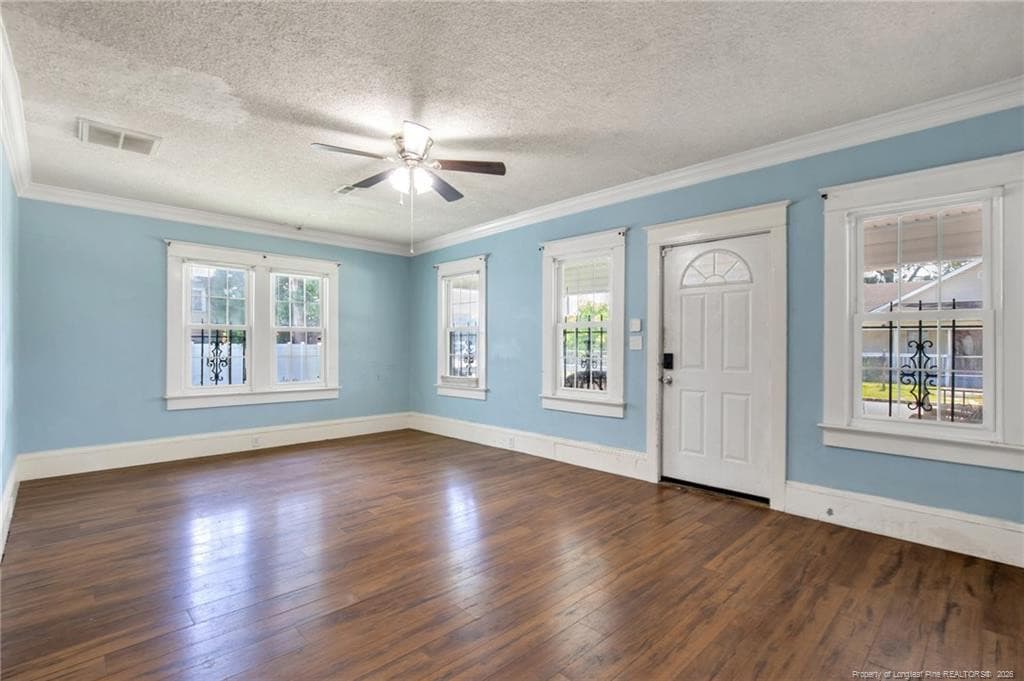 Great Room - 305 E 11th Street, Lumberton, NC 28358, Lumberton
