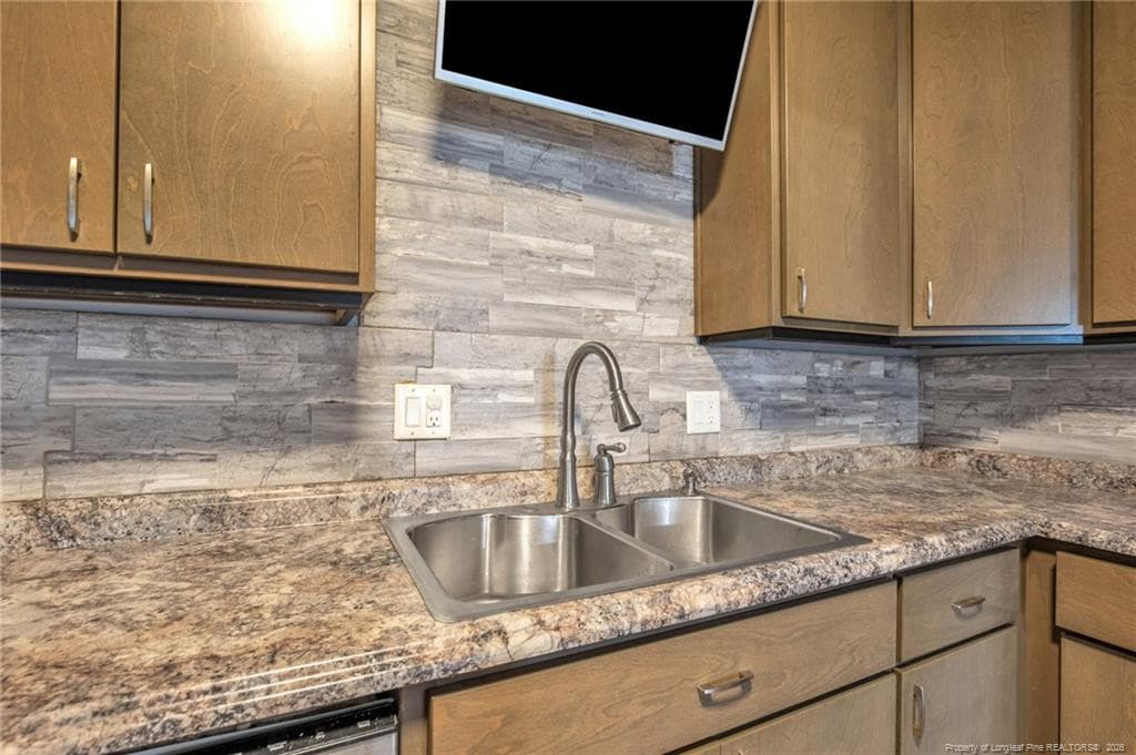 Kitchen - 305 E 11th Street, Lumberton, NC 28358, Lumberton