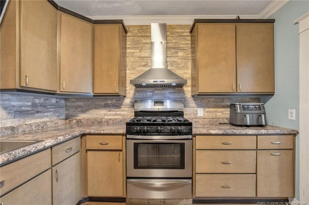Kitchen - 305 E 11th Street, Lumberton, NC 28358, Lumberton