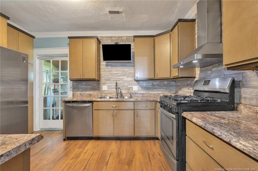 Kitchen - 305 E 11th Street, Lumberton, NC 28358, Lumberton