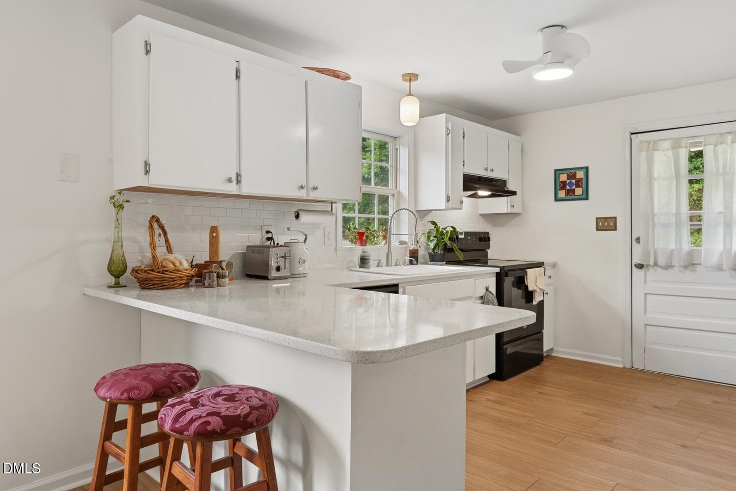 Cozy breakfast bar - 1207 Berkeley Street, Durham, NC 27705, Durham