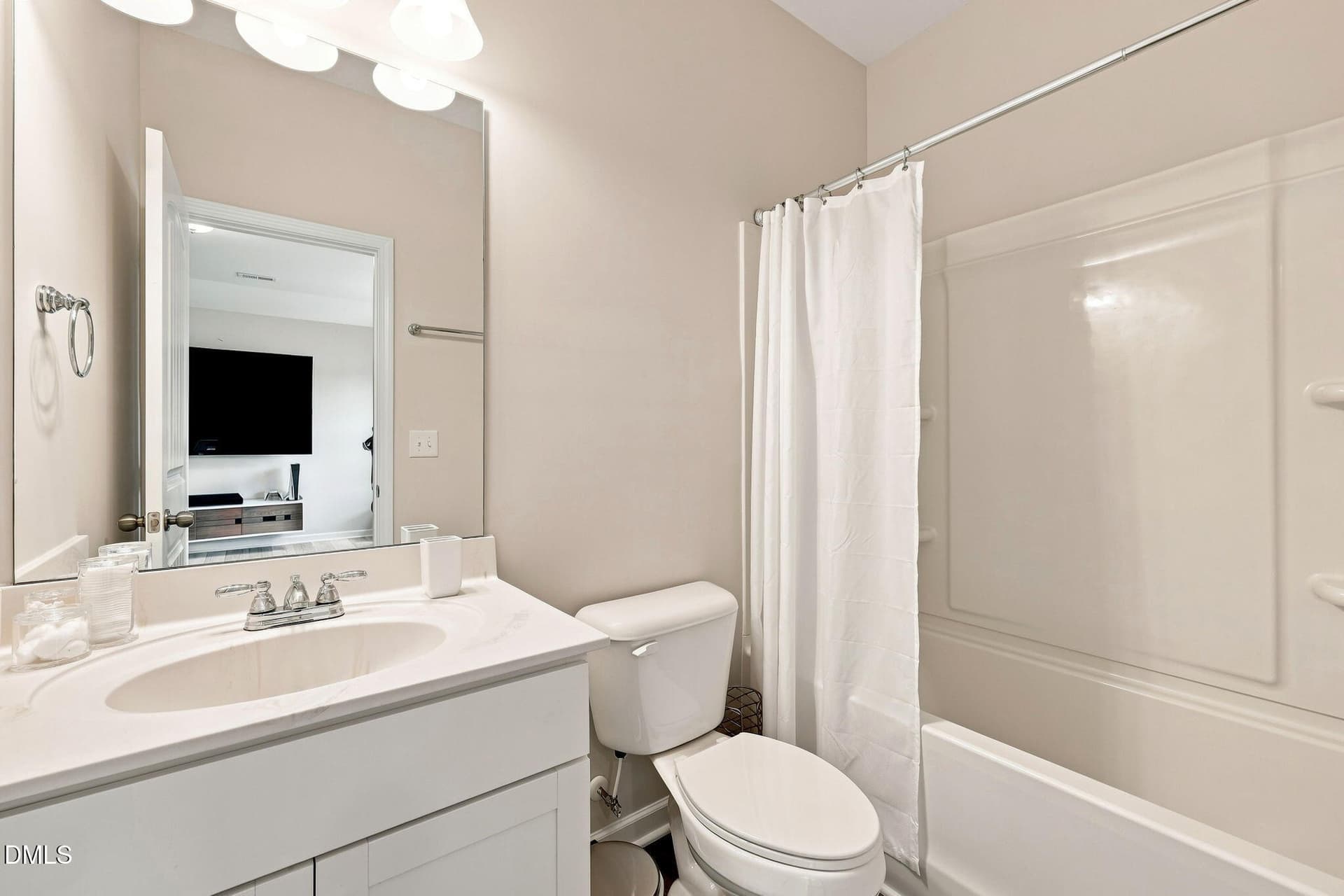 2nd Floor Bathroom - 3912 Mendenhall Drive, Zebulon, NC 27597