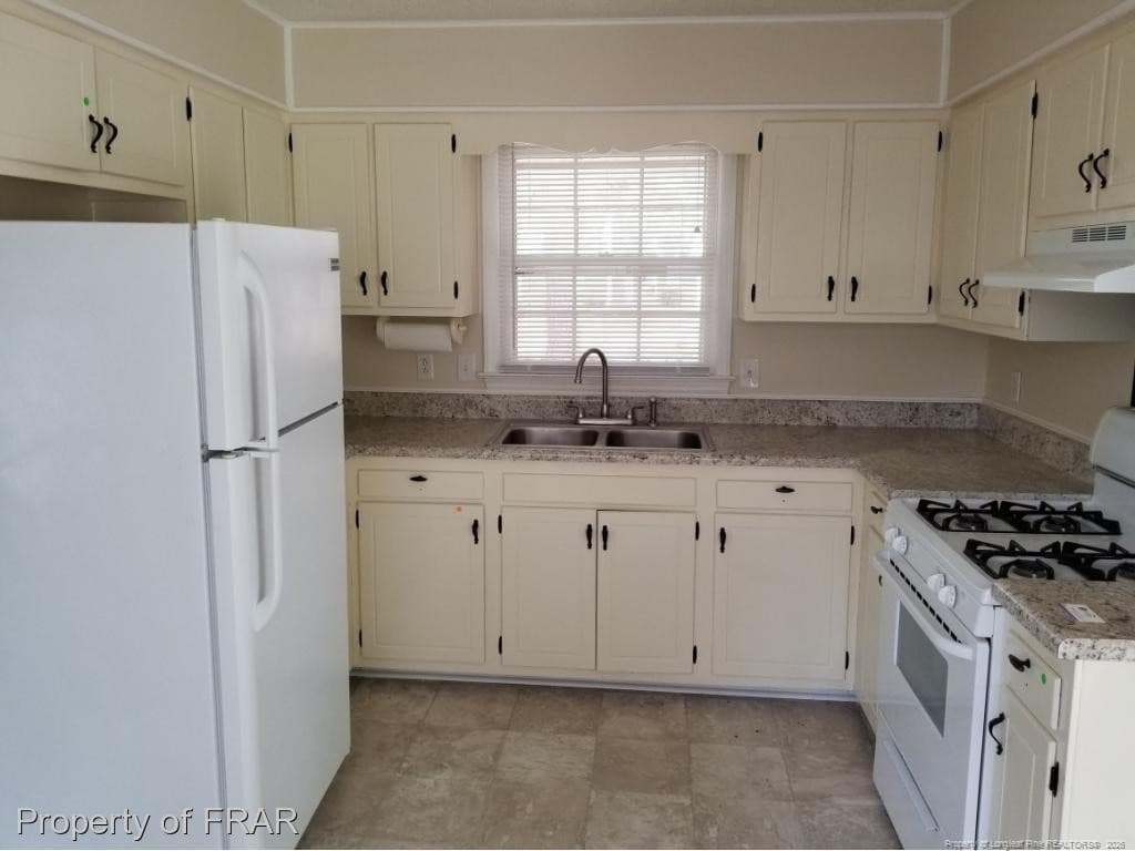 Photo 2 - 443 Shoreline Drive, Fayetteville, NC 28311, Fayetteville