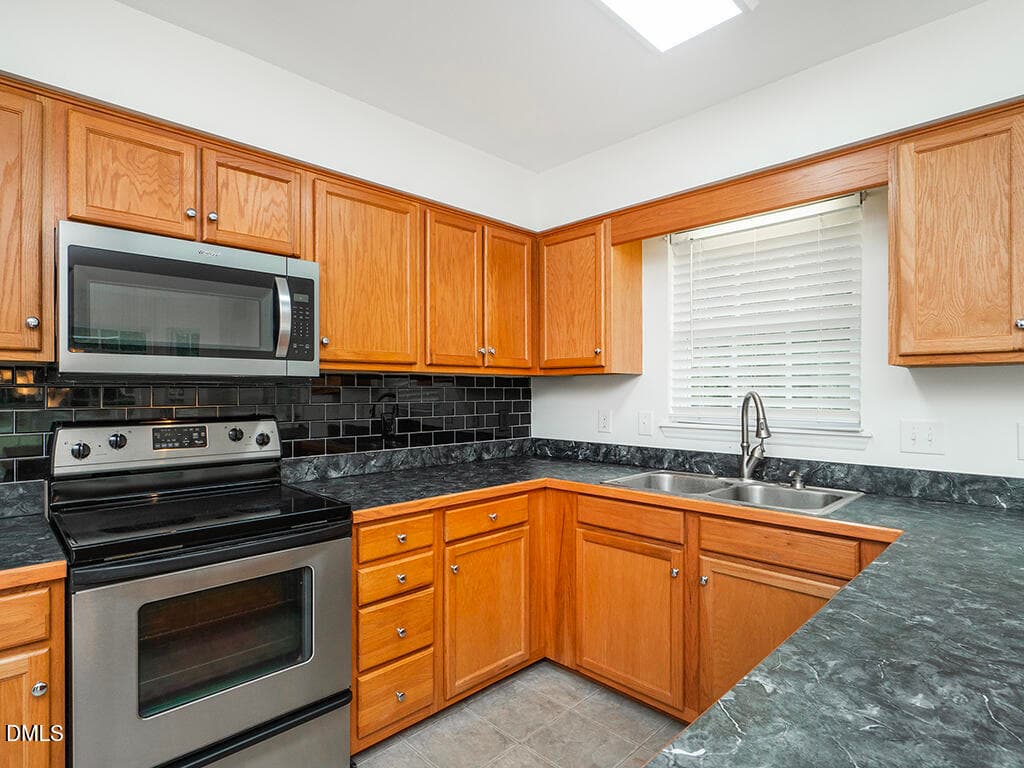 16 3955_ChucksCt Kitchen4_MLS - 3955 Chucks Court, Burlington, NC 27215