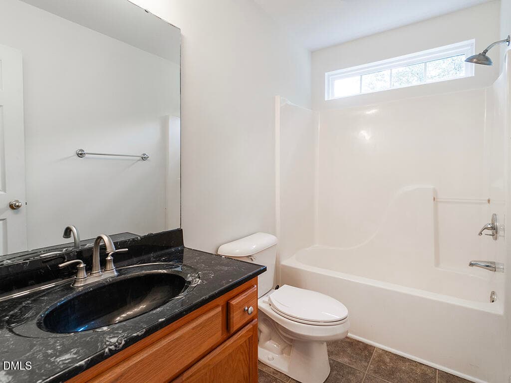 27 3955_ChucksCt Hallbath_MLS - 3955 Chucks Court, Burlington, NC 27215