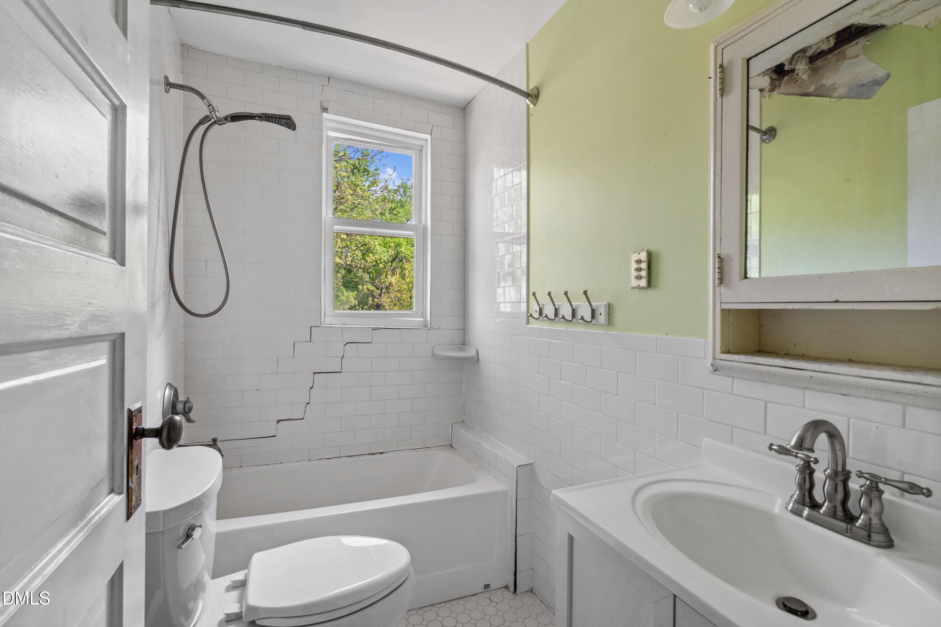 20251124140433040885000000-o - 116 Hawthorne Road, Raleigh, NC 27605, Raleigh
