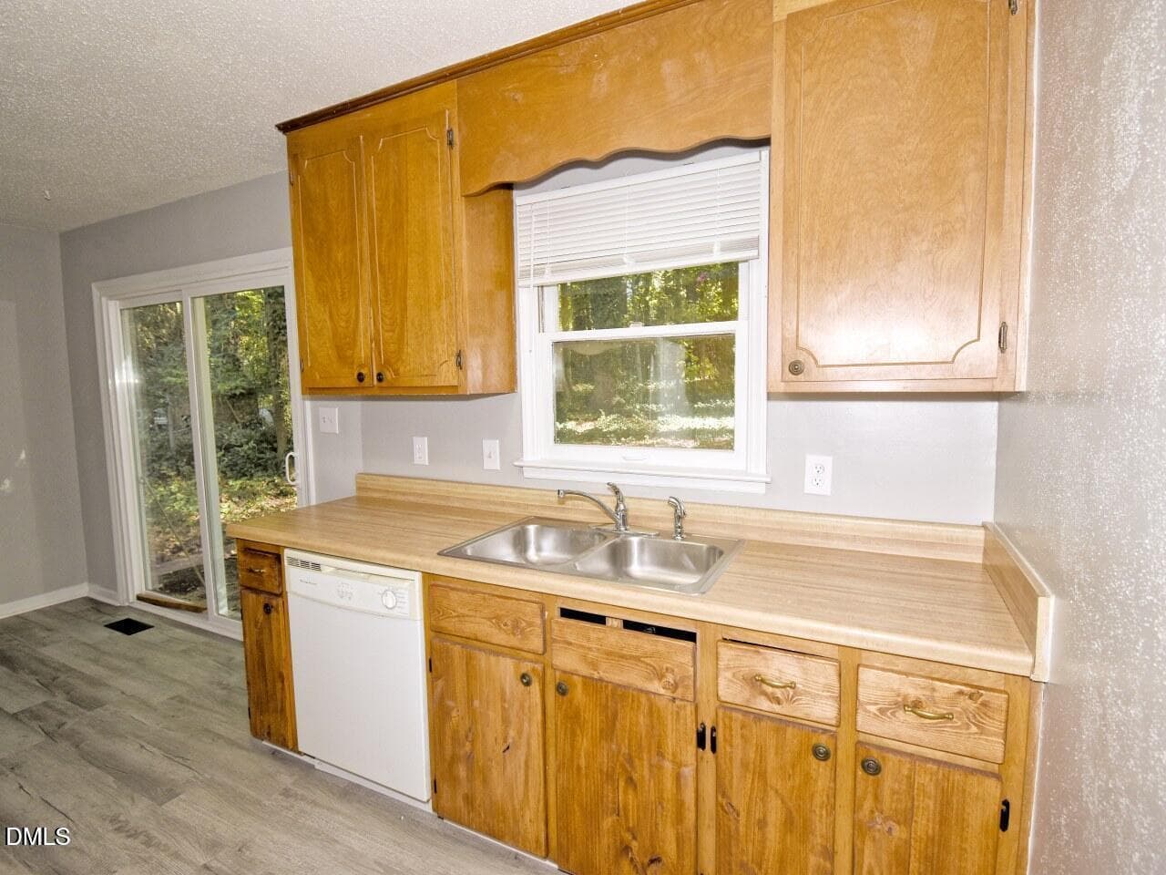 20251118003549683864000000-o - 841 Barringer Drive, Raleigh, NC 27606, Raleigh