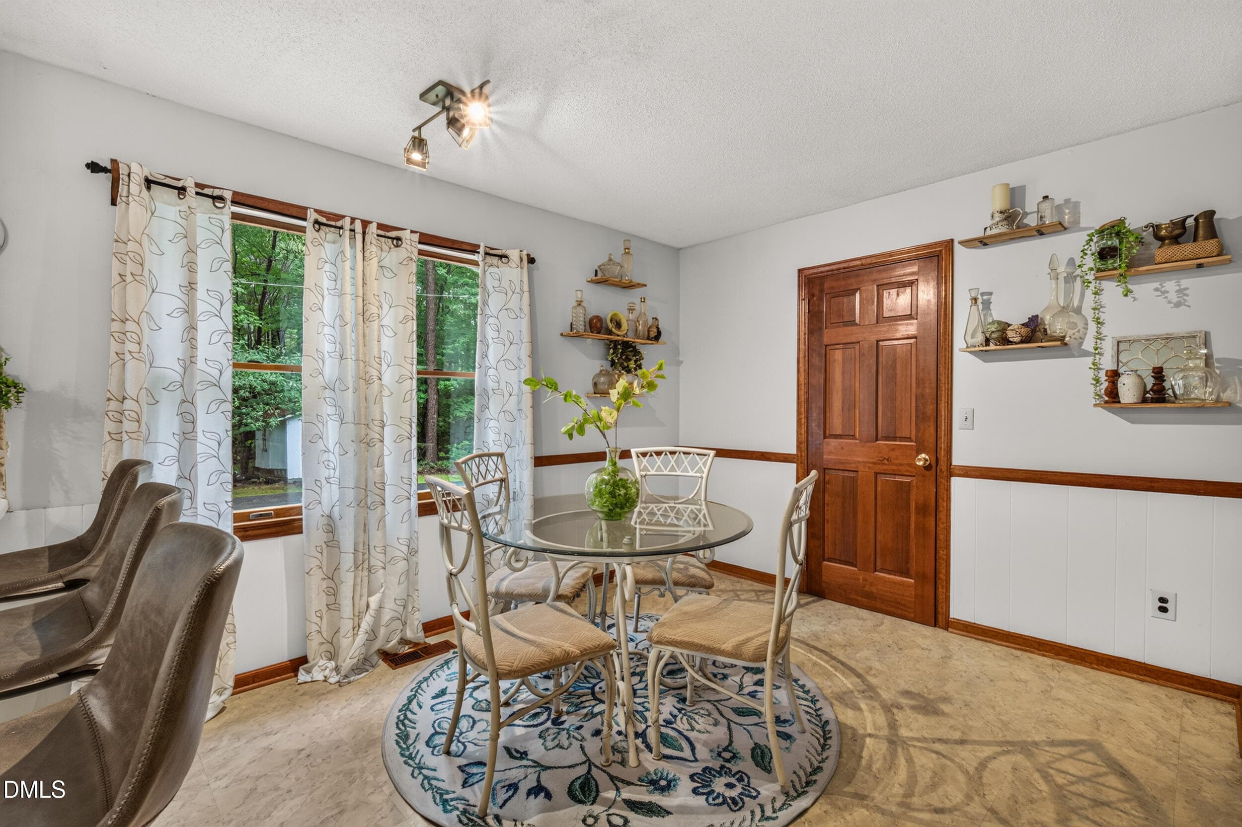 Dining Area - 1595 North Moore Road, Robbins, NC 27325