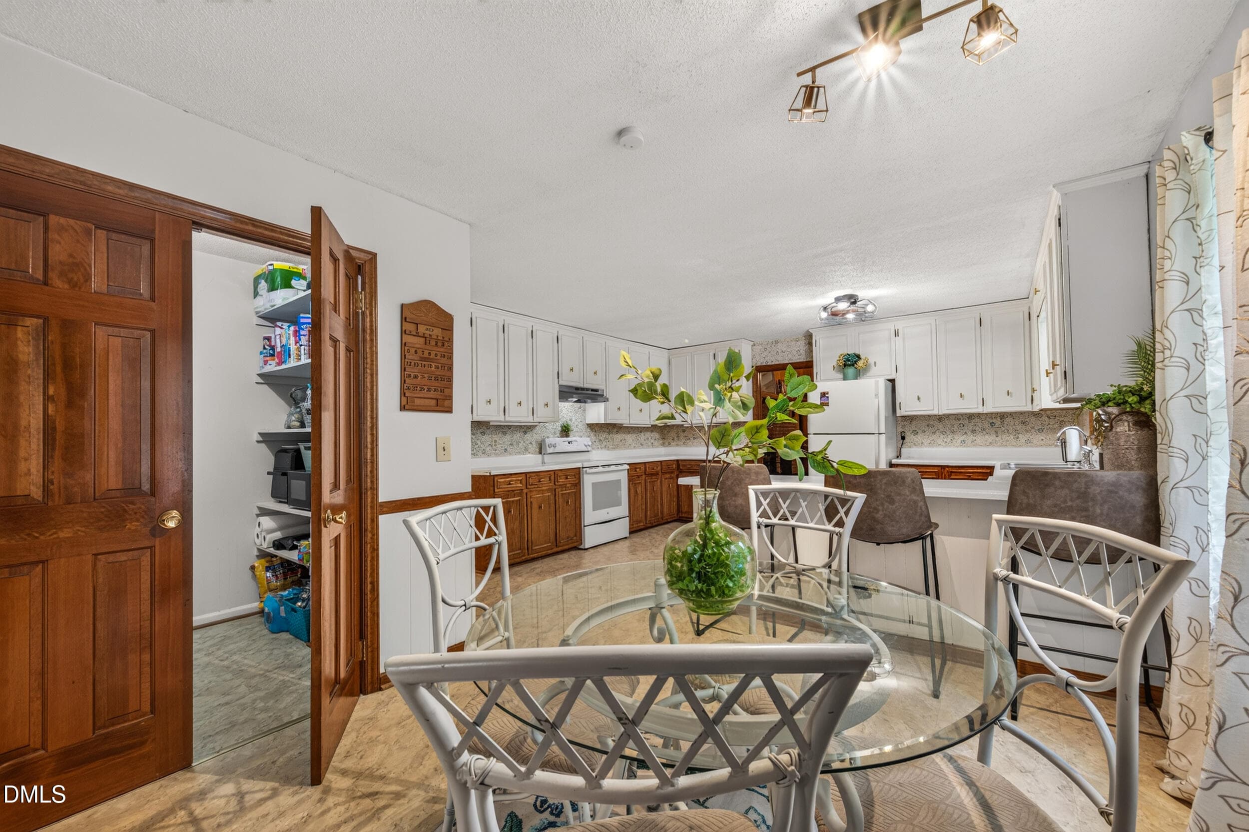 Dining Area - 1595 North Moore Road, Robbins, NC 27325