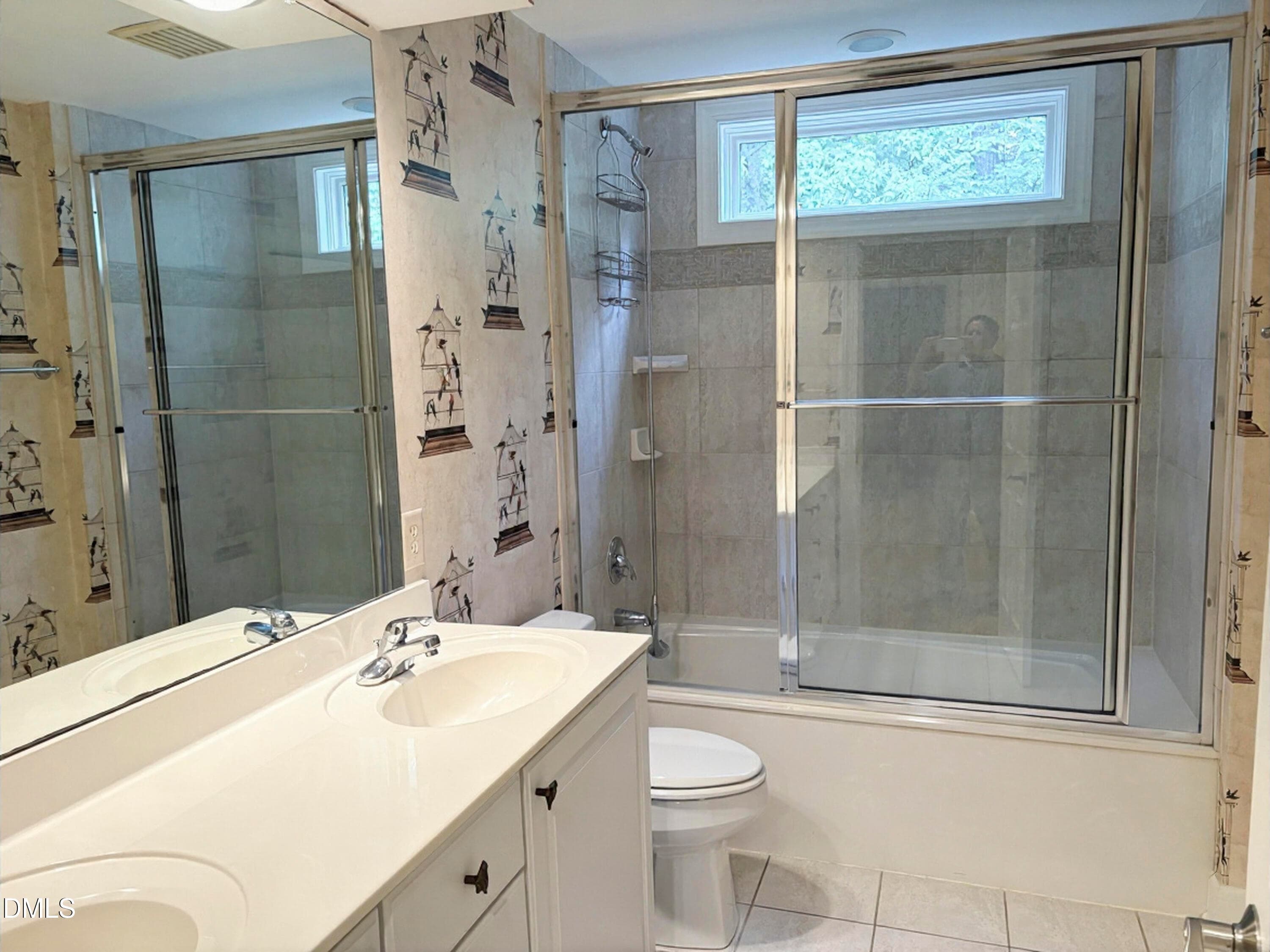 104 Turnberry Upstairs Bath - 104 Turnberry Lane, Chapel Hill, NC 27517, Chapel Hill