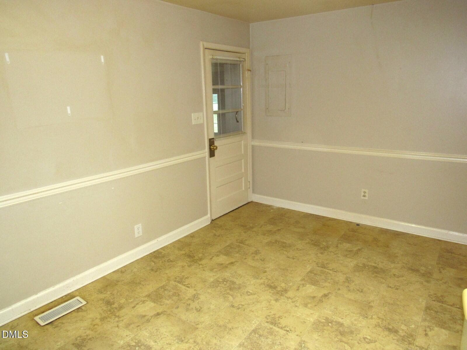 Dining area - 2635 W Lyon Station Road, Creedmoor, NC 27522, Creedmoor